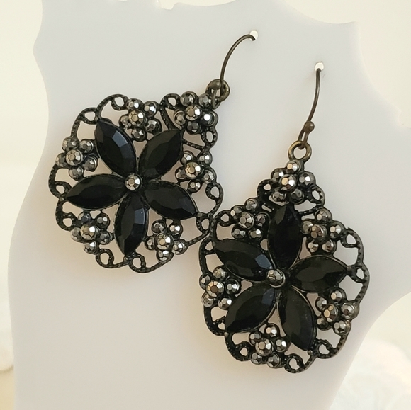 Black Rhinestone Flower Center with filligree border Dangle Earrings - Picture 2 of 6